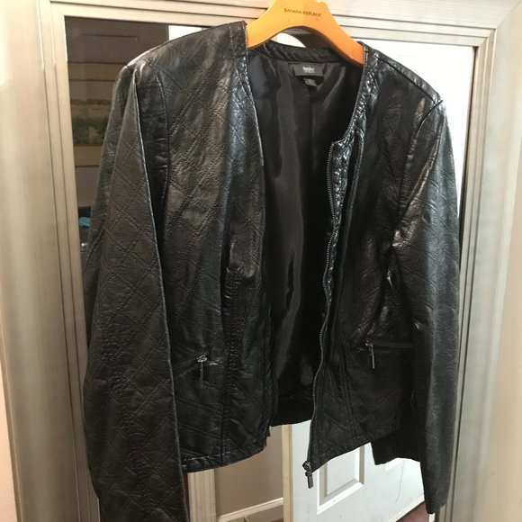 CUTE FAUX BLACK LEATHER JACKET SIZE JUNIORS LARGE - Picture 1 of 7